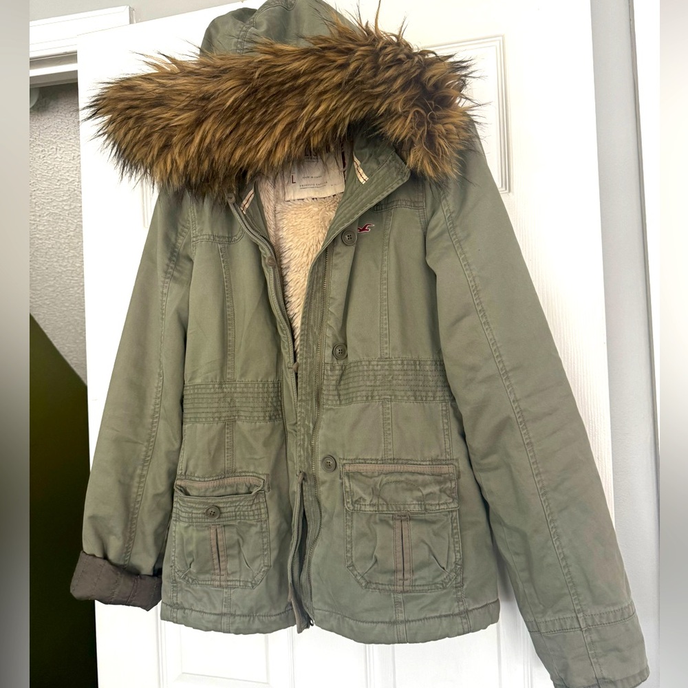 Hollister jacket. Size L Army green